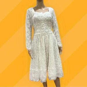 Vintage 80s Mayvens California Kate Middleton tea length white lace dress-5